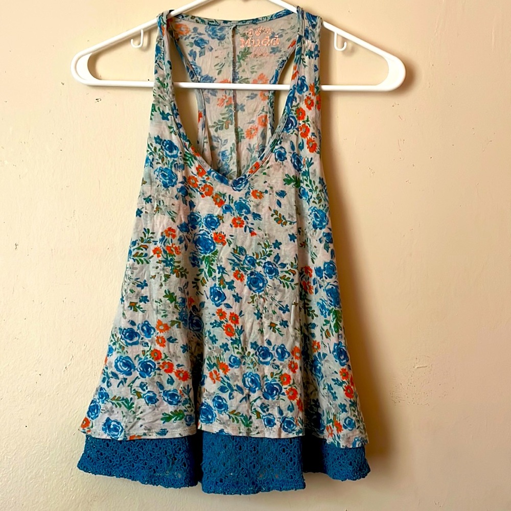 This is a white floral tank top in a size small, in pretty good condition!!